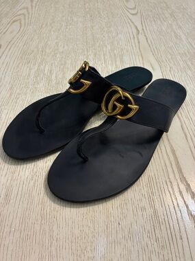 Women’s Gucci Marmont GG Leather Flip Flop Sandals (Black/Gold)